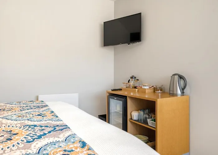 Modern Private Studio, Own Entry & Parking
